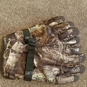 New Magellan outdoor camo lined gloves